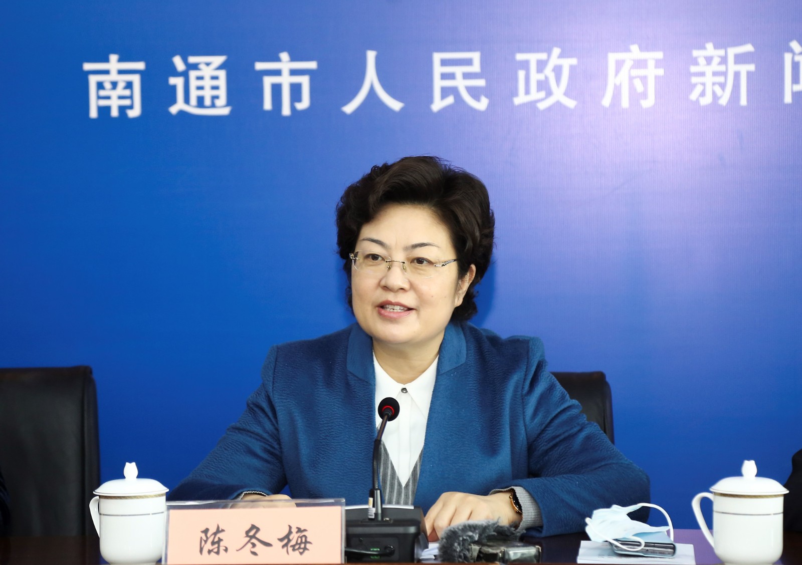 市政府副市长,妇儿工委主任陈冬梅代表市政府妇儿工委作新闻发