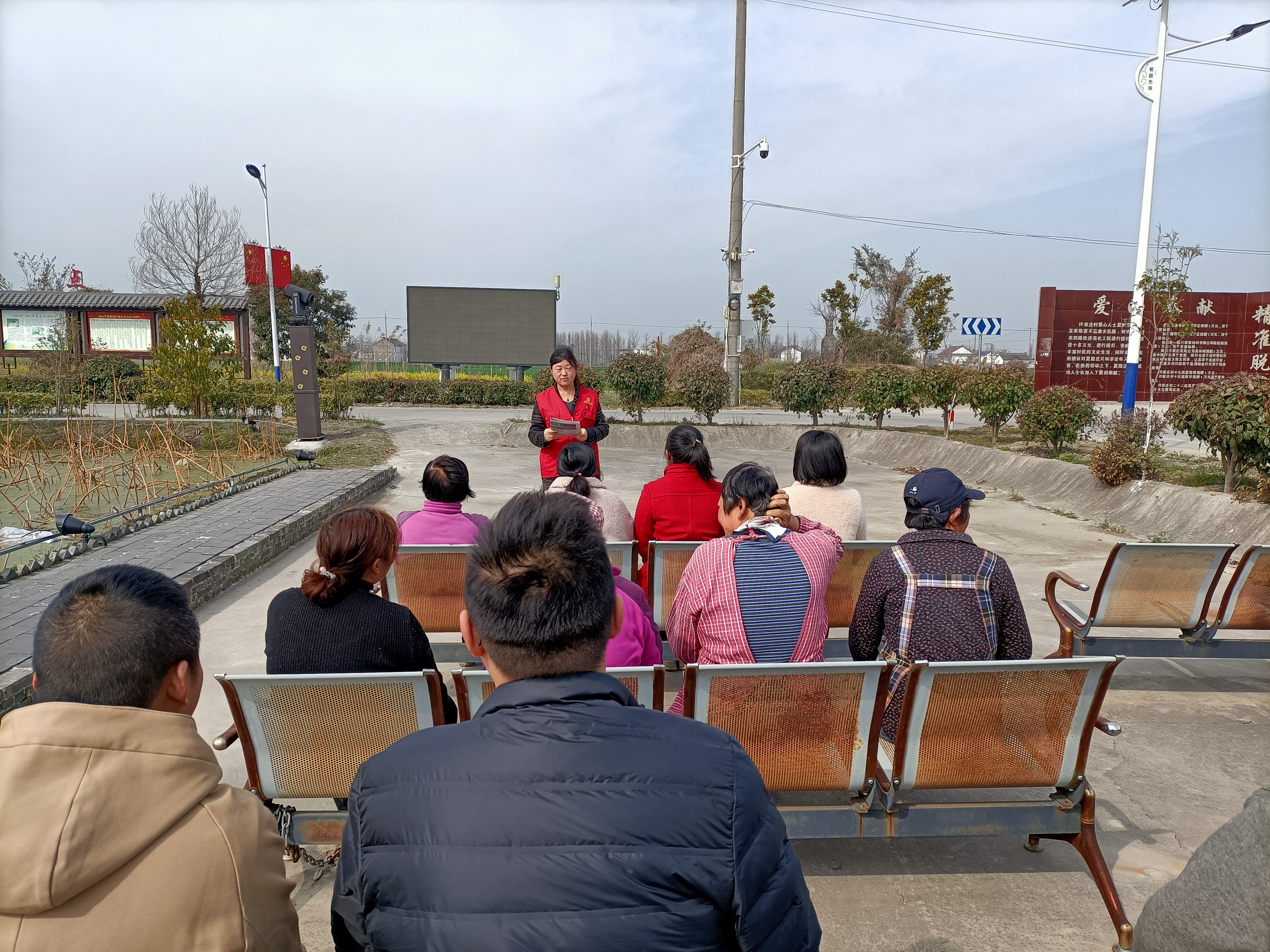 海安市雅周镇许家庄村妇联巾帼宣讲走进田间地头