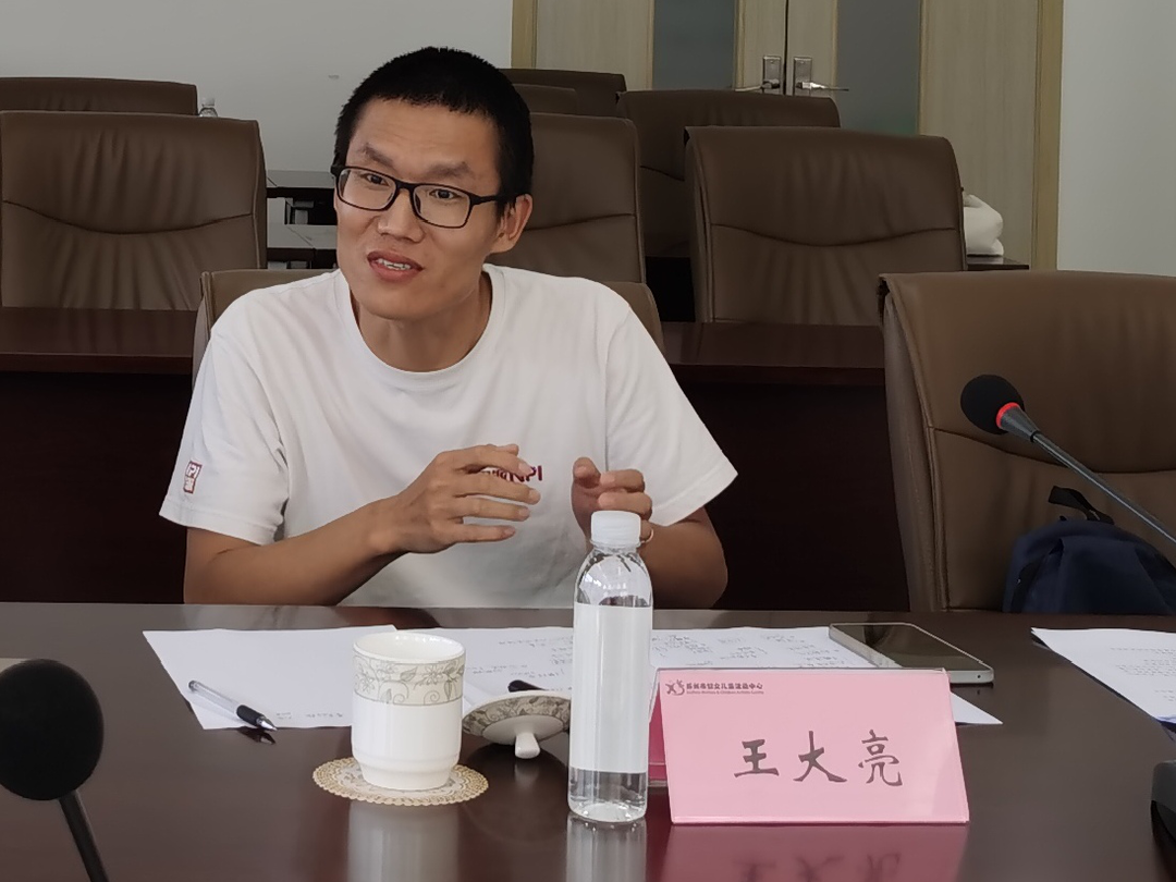 苏州恩派公益组织发展中心理事长王大亮提出女性社会组织服务指导中心