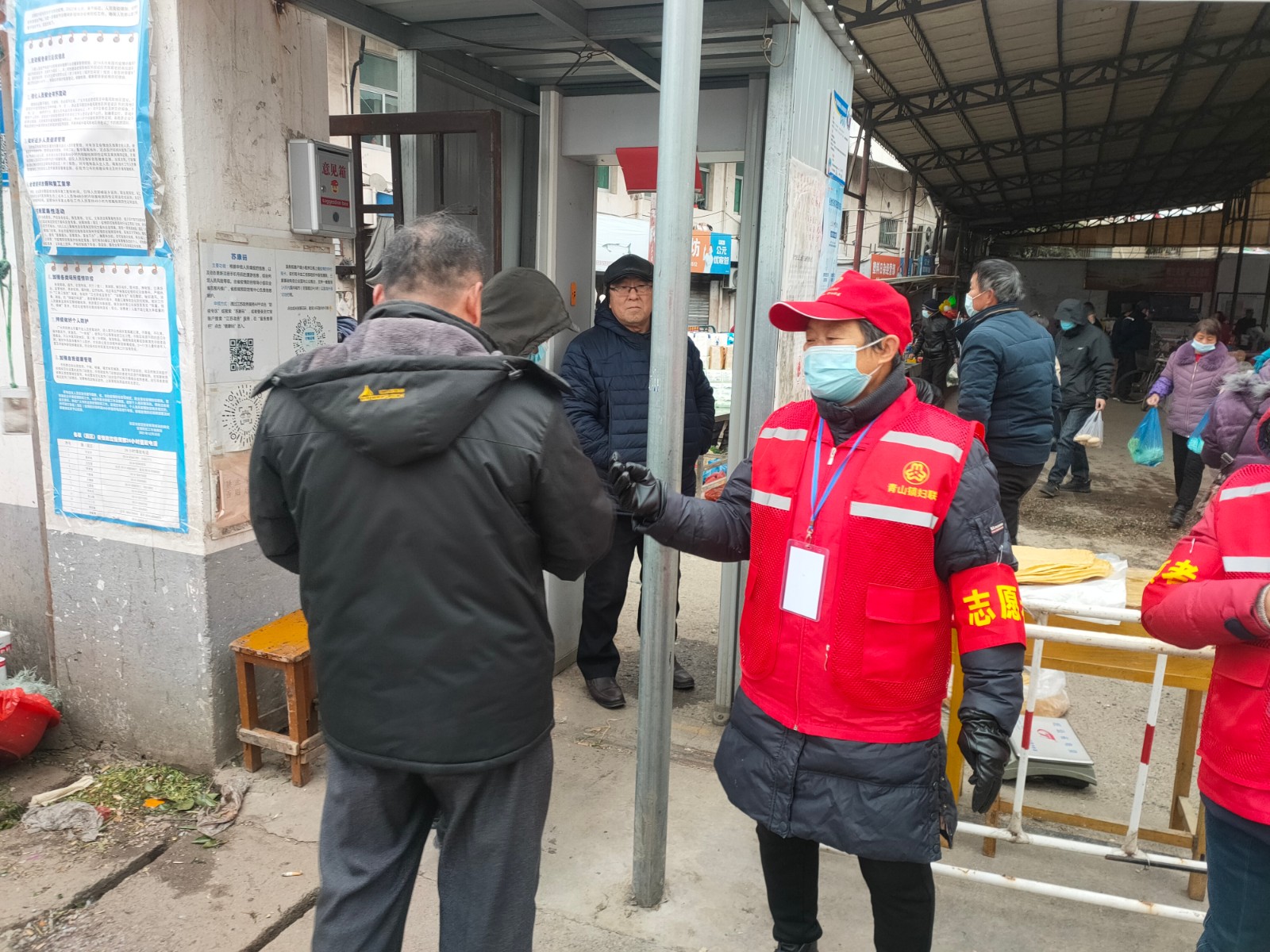 全民戴口罩巾帼在行动仪征市各级妇联开展文明劝导巾帼志愿服务二