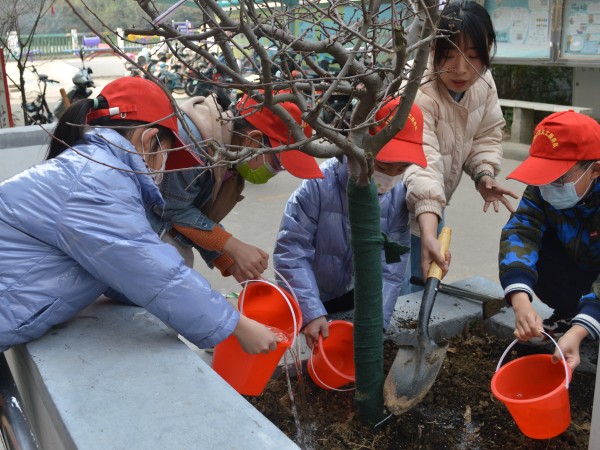 不负春光 “浇”个朋友-2.jpg