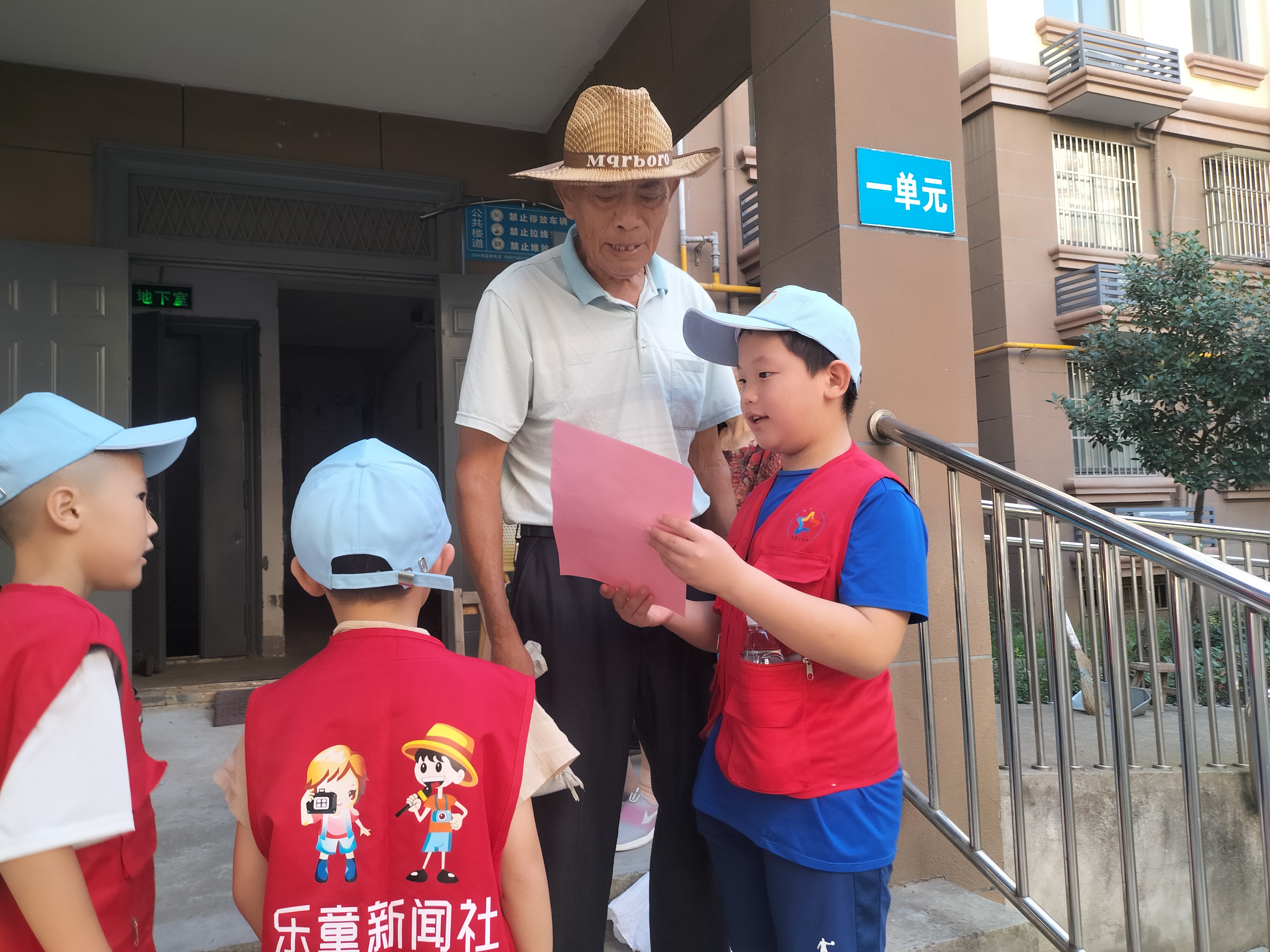 张家港市乐余镇乐海社区妇联:"小手拉大手,安全伴我行"安全宣传活动