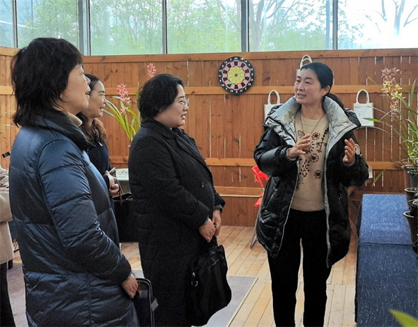走访女企业家，送政策、解难题.jpg