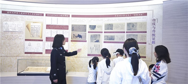 官网信息-江北新区顶山街道吉庆社区开展“法治伴行，预防校园暴力”法治宣讲活动 (3).jpg