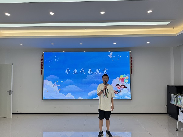5、学生代表发言.jpg
