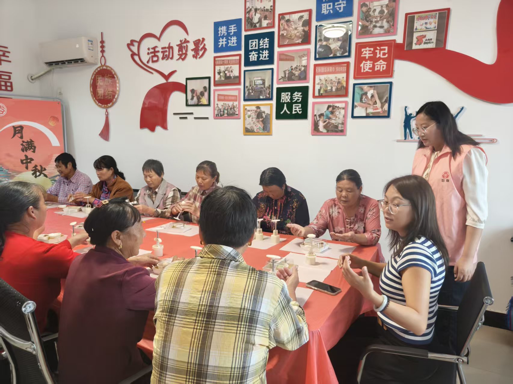 20250929092226Z2YVLFBP.jpg 月饼 (3).jpg