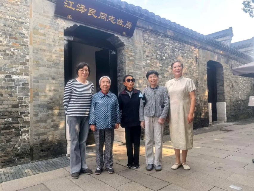 20261016092631EHOPZO3D.png 1016 红色足迹 图1.png